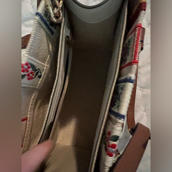 Tory Burch New without tags embroidered ivory tote crossbody - Picture 7 of 8